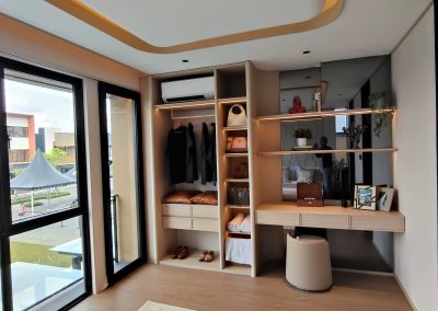 GOLDTOPS BEVERLY LIVIN Rumah 3 lantai 2 Carport foto galeri (3)